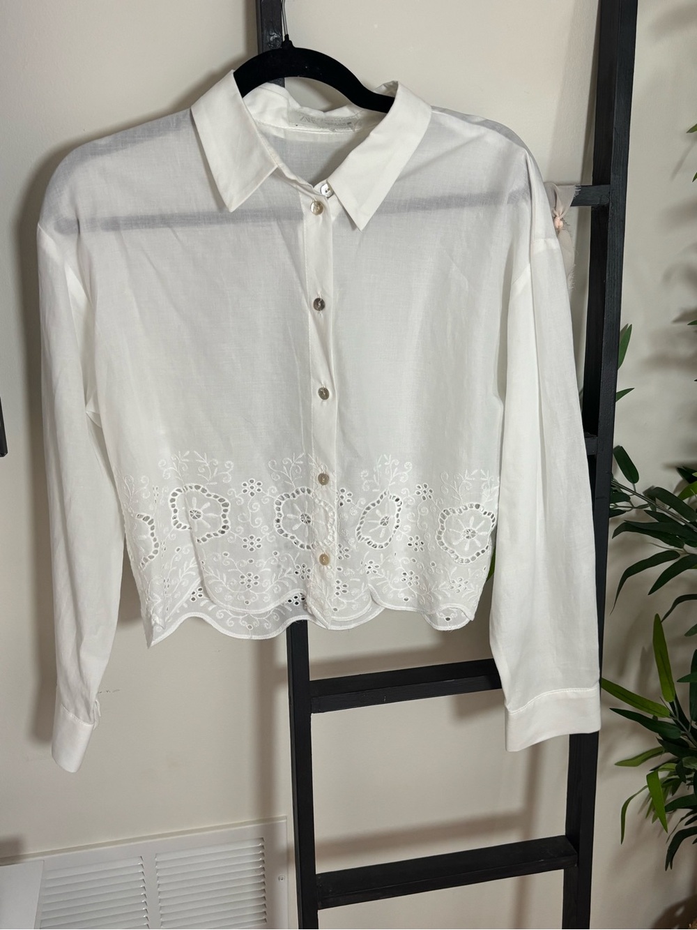 Zara White Eyelet Button-Front Shirt
